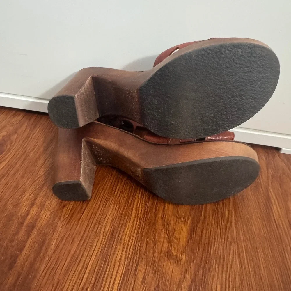 Jeffrey Campbell Sandals Sz 7 Platform Wood Block Heel Retro 70's Cognac Tan